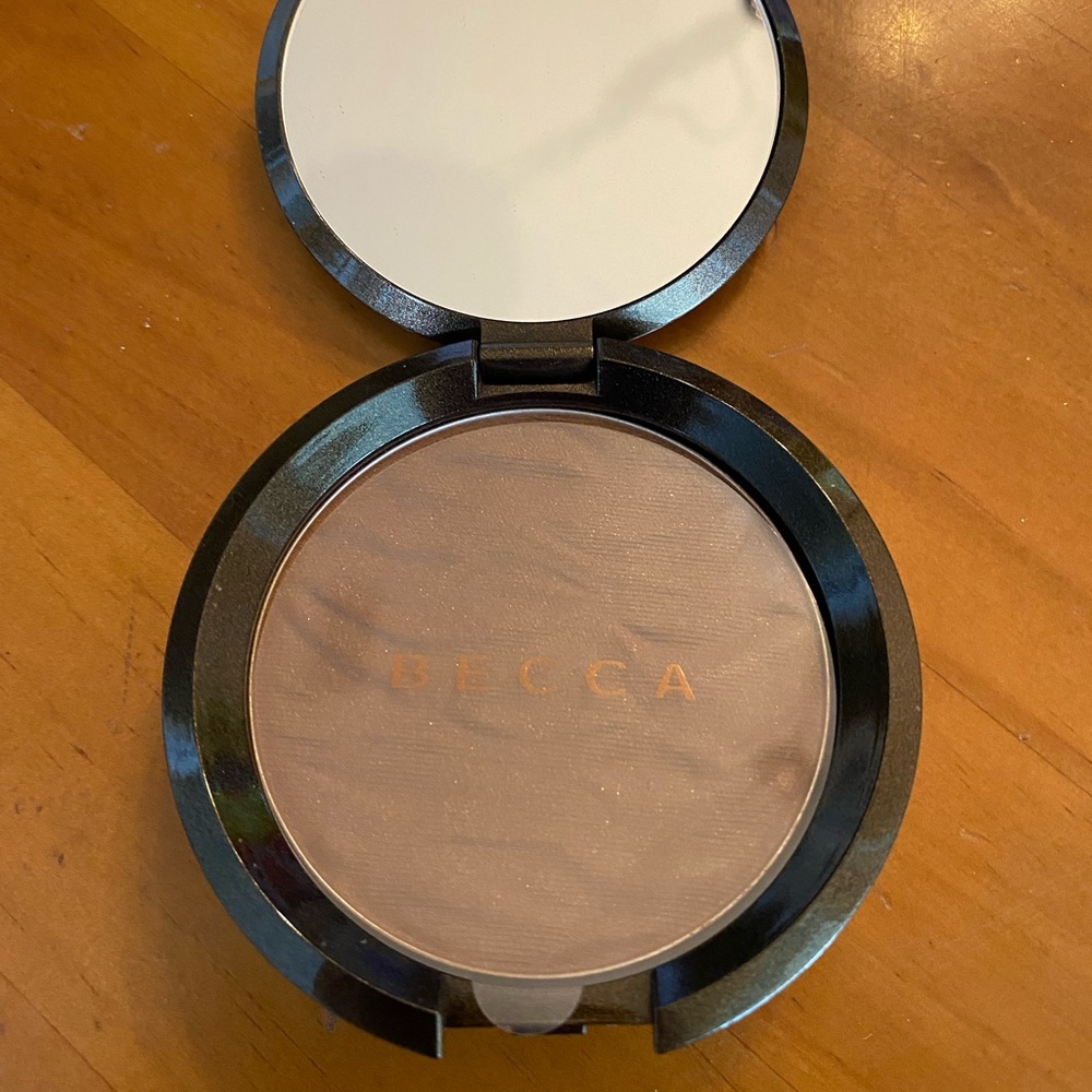 BRAND NEW- Becca Ipanema sun sunlit bronzer